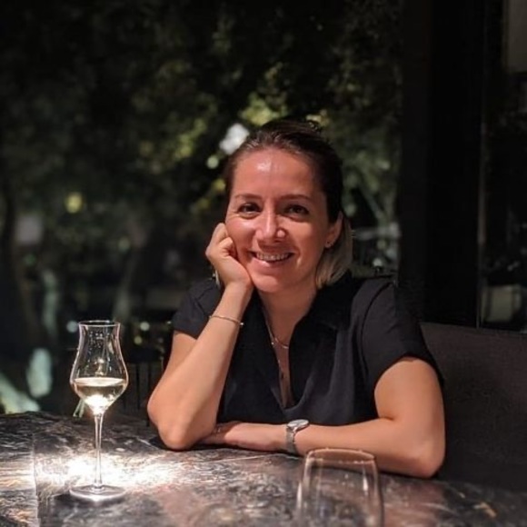 Meet your Posher, Zeynep - Picture 1 of 1